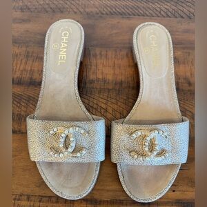 Chanel EU 39 CC Gold Pearl Logo Metallic Suede Leather Sandals Lucite Heel Shoes